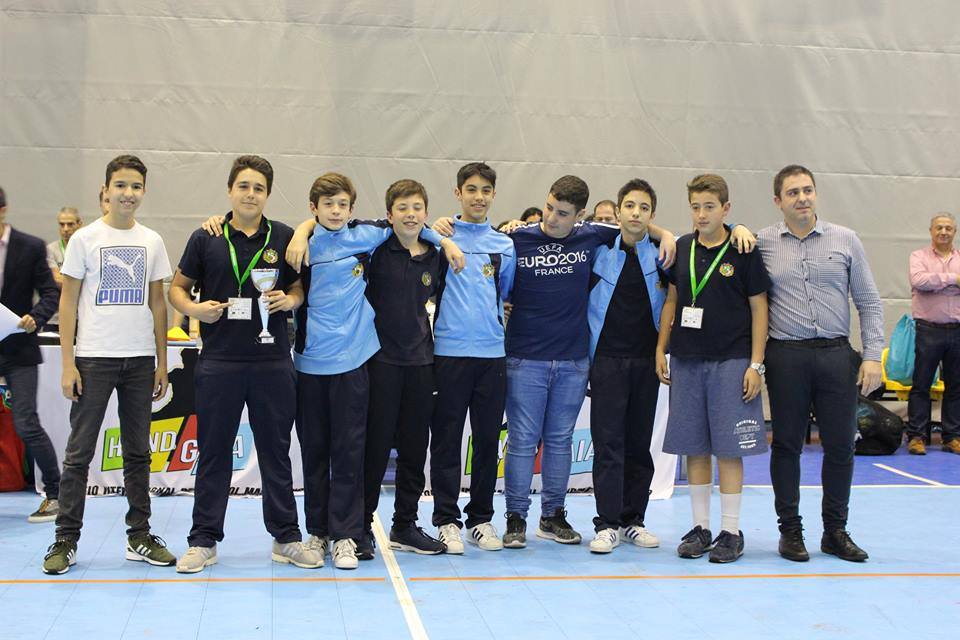 Infantis receber o trofeu